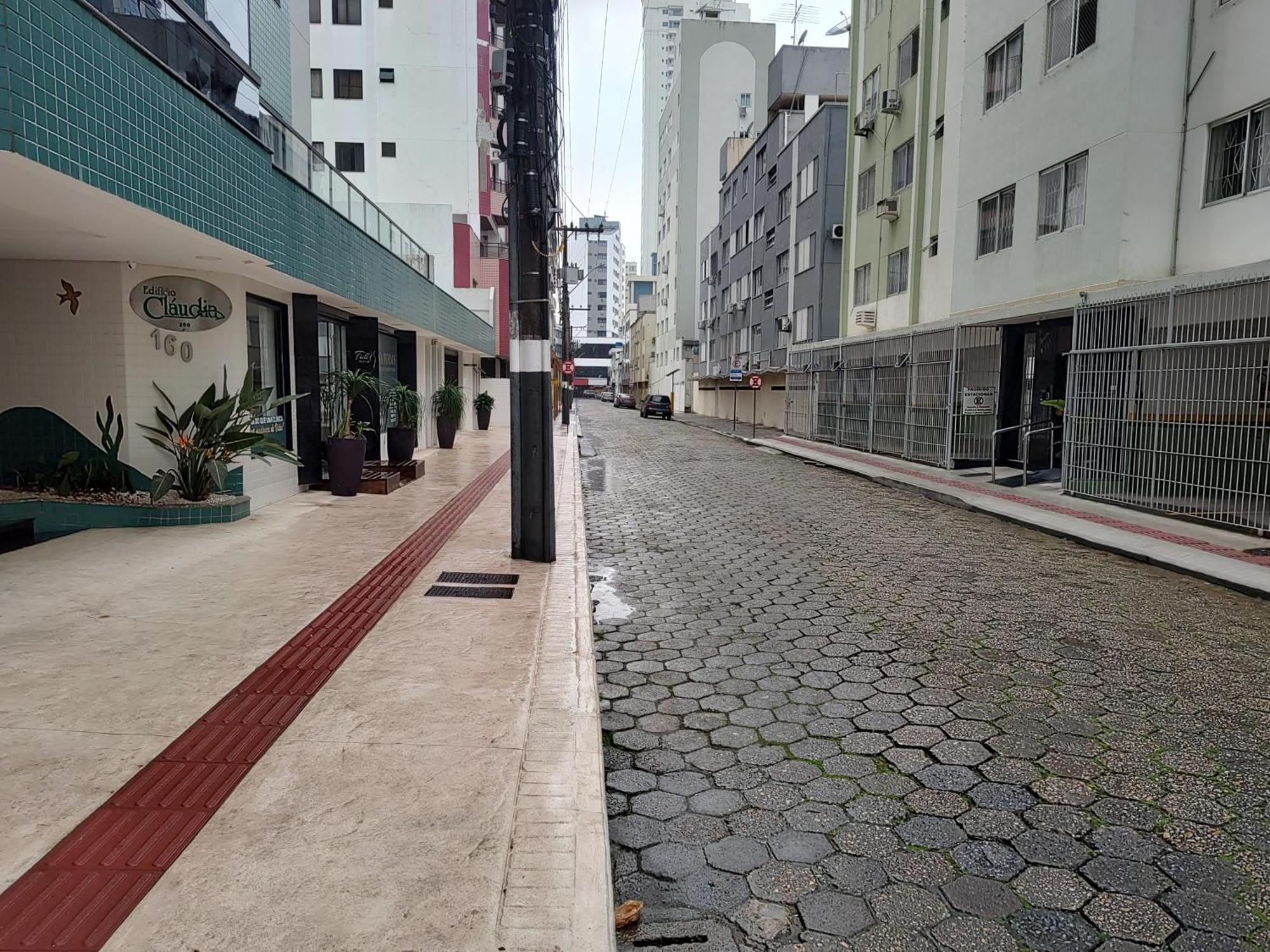 Apartamento Otima Localizacao! Wi-fi Qtos Climatizados, 1 Vaga